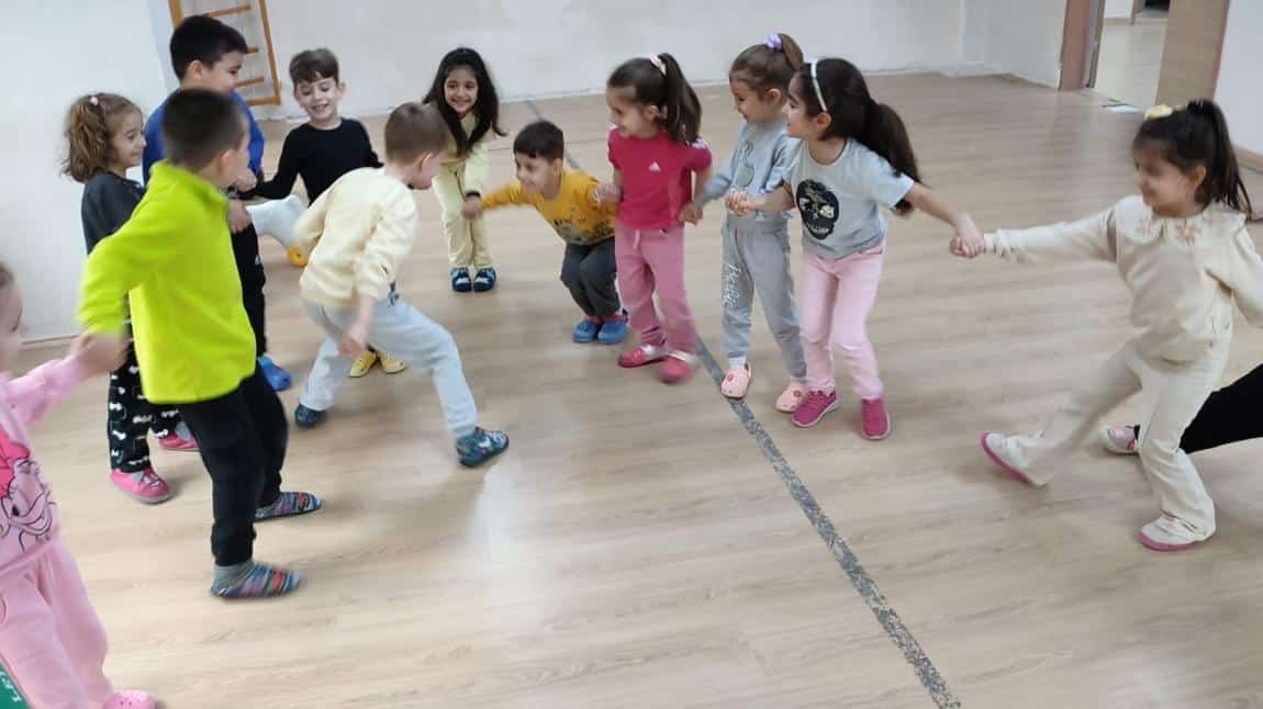 Yüz Yüze 100 Çocuk Oyunu Kapsamında Bülbül Kafeste Oyunu